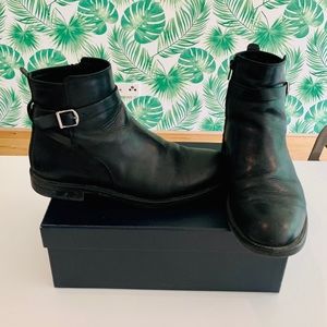Super comfortable Chelsea boot
